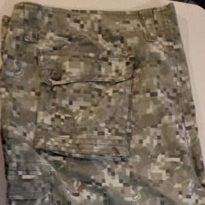 Ecko Men's Digital Camo Cargo Shorts - 42W - New